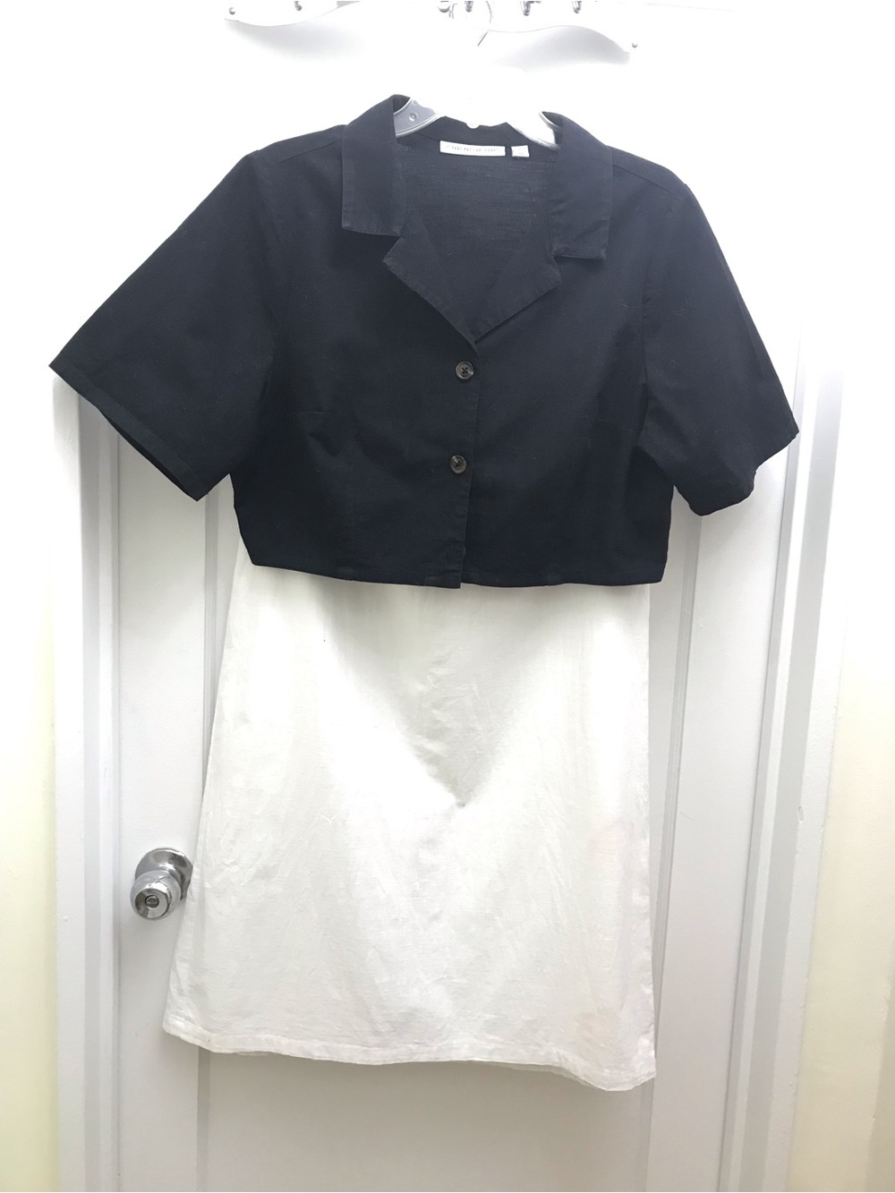 Cropped Black Button-Front Crop Top - Women